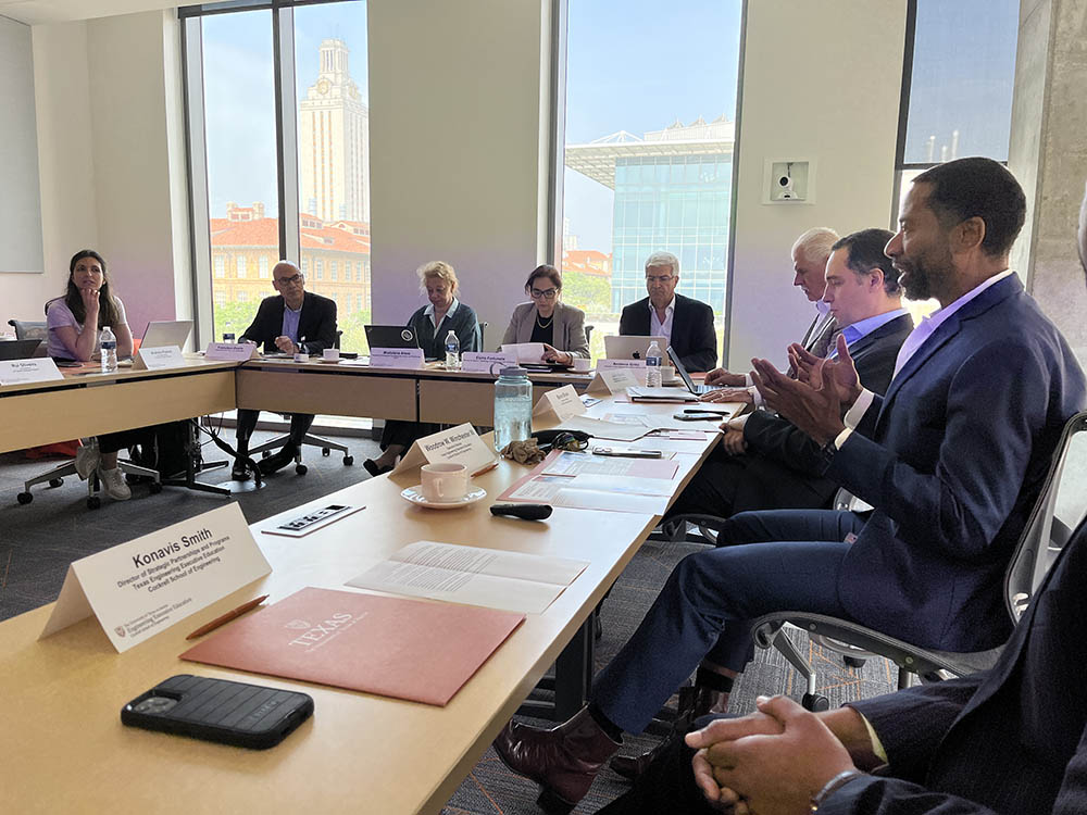 woodrow speaks to UT portugal group